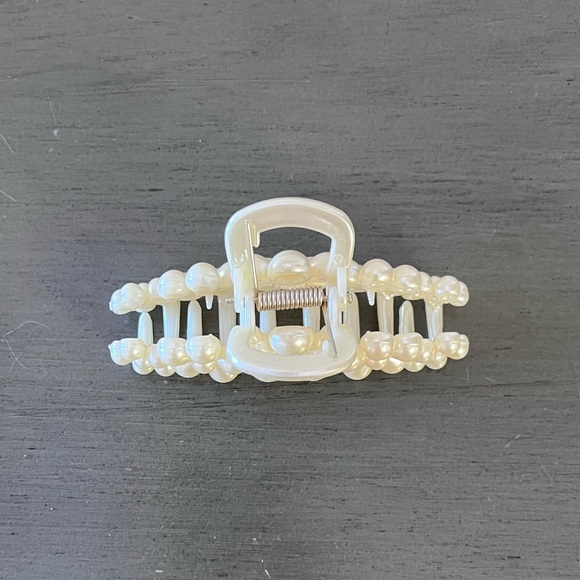 Off-White Cream Floral Flower Daisy Pearl Bead Spring 4" Lobster Claw Hair Clip - Picture 2 of 4